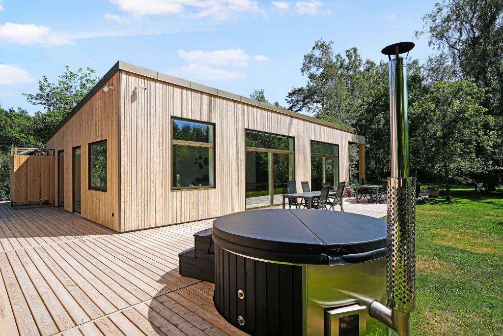 Luxurious Wooden House In Idyllic Surroundings