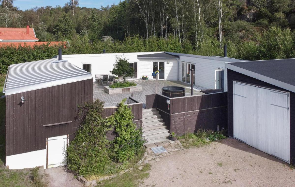 Lovely Home In Lysekil With Sauna