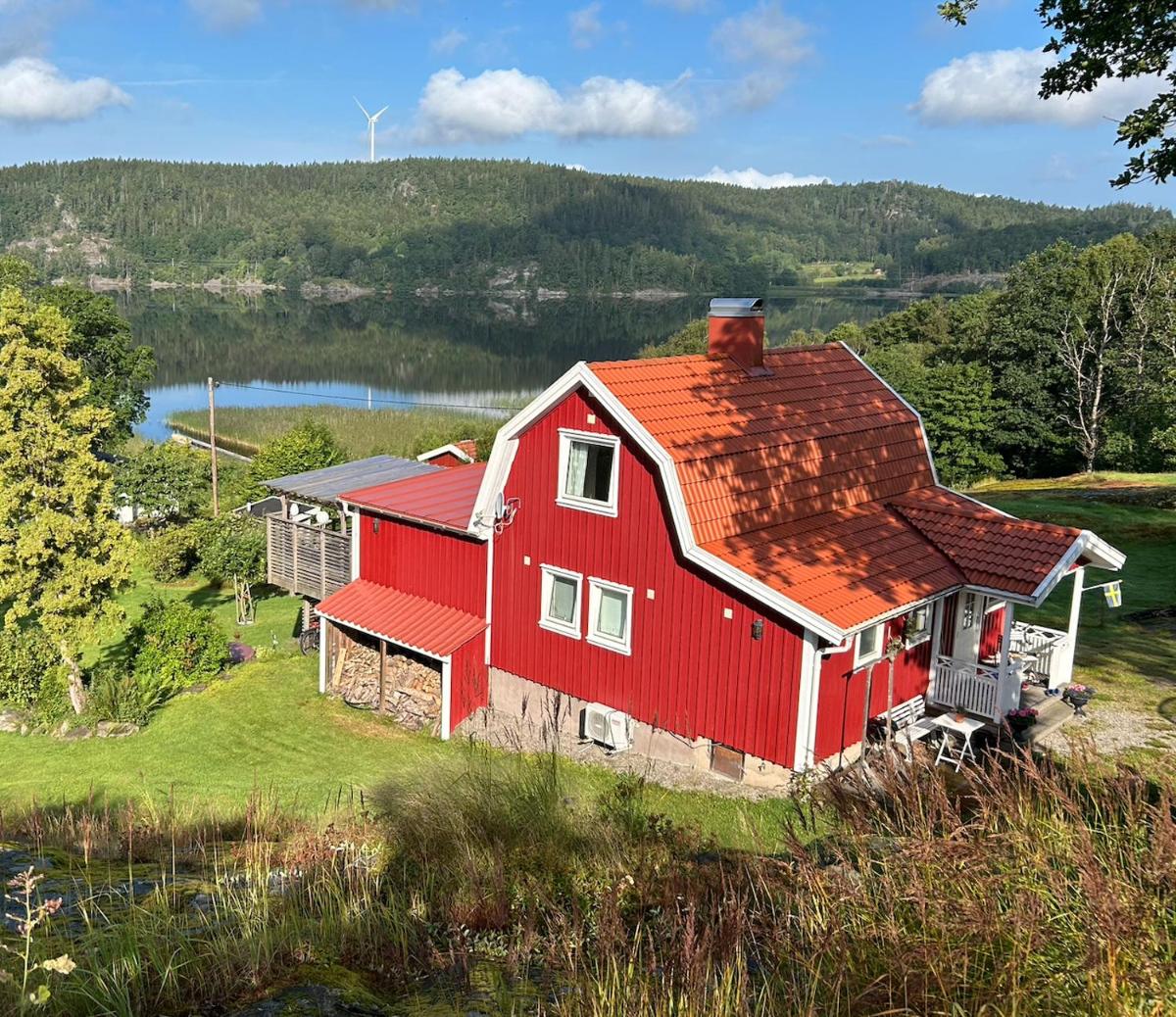 Lovely holiday house by a beautiful lake!