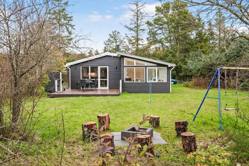 Cozy Cottage With 600 M To The Beach