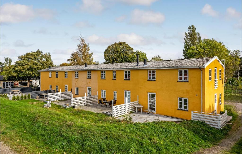 2 Bedroom Lovely Apartment In Gørlev