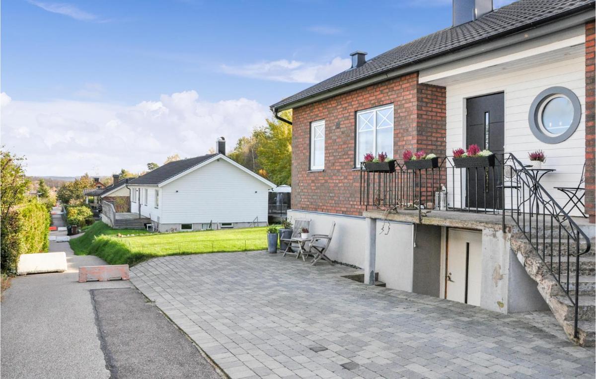 Pet Friendly Apartment In Myggenäs With Kitchen