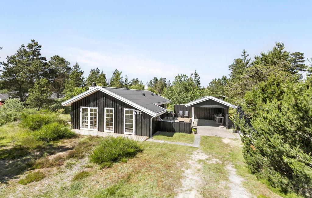 Cozy Home In Blokhus With Wifi