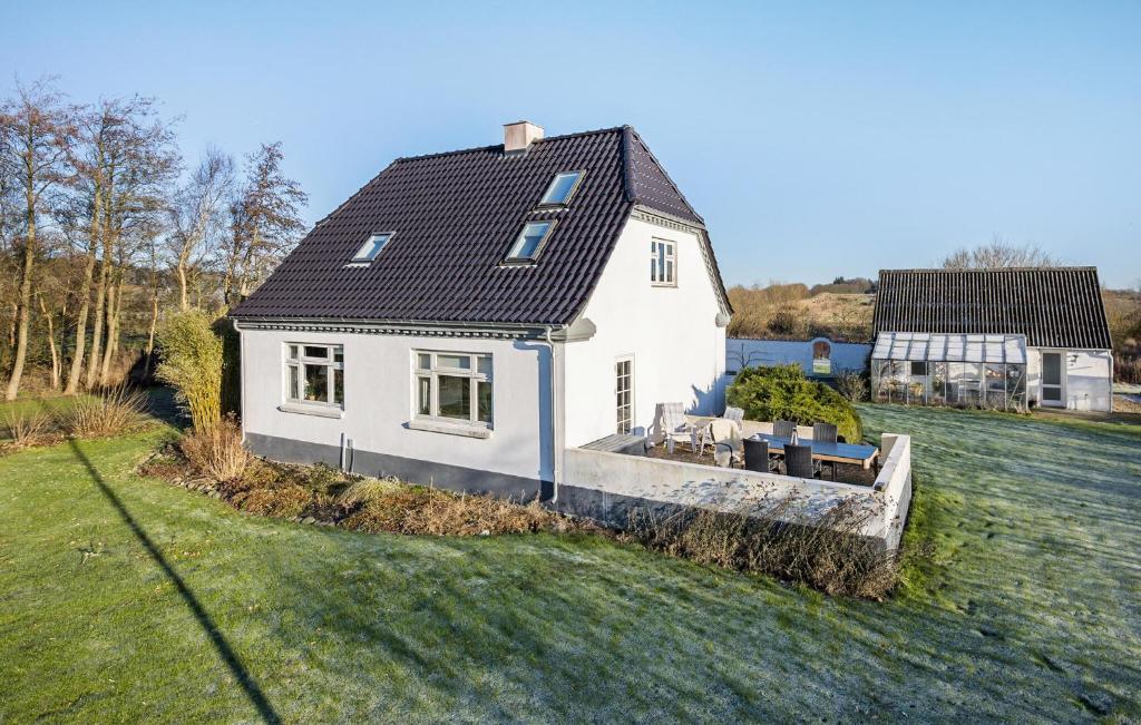 Nice Home In Farsø With Wifi
