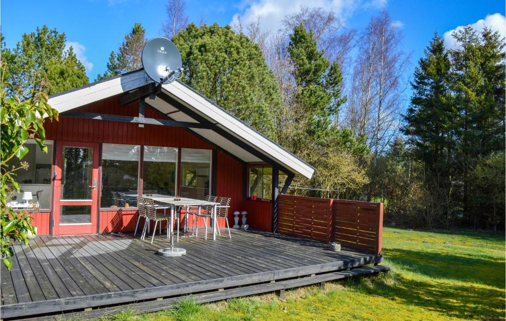2 Bedroom Awesome Home In Hals