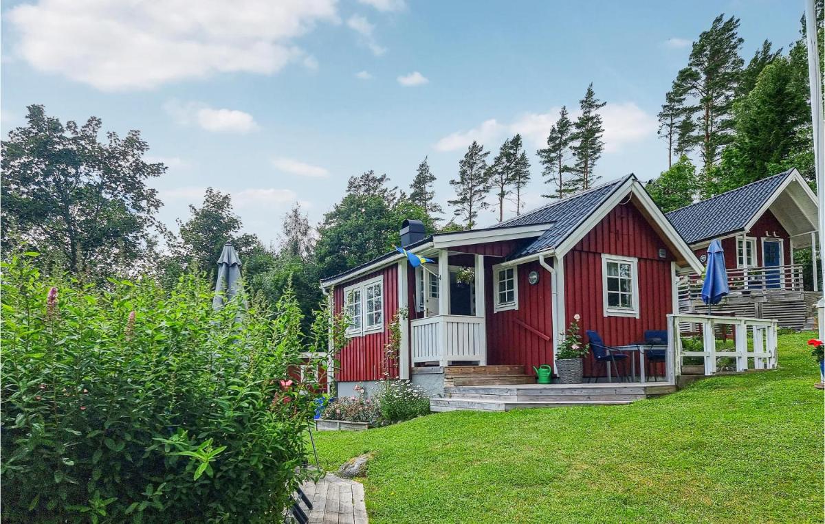 Awesome Home In Henån With House Sea View