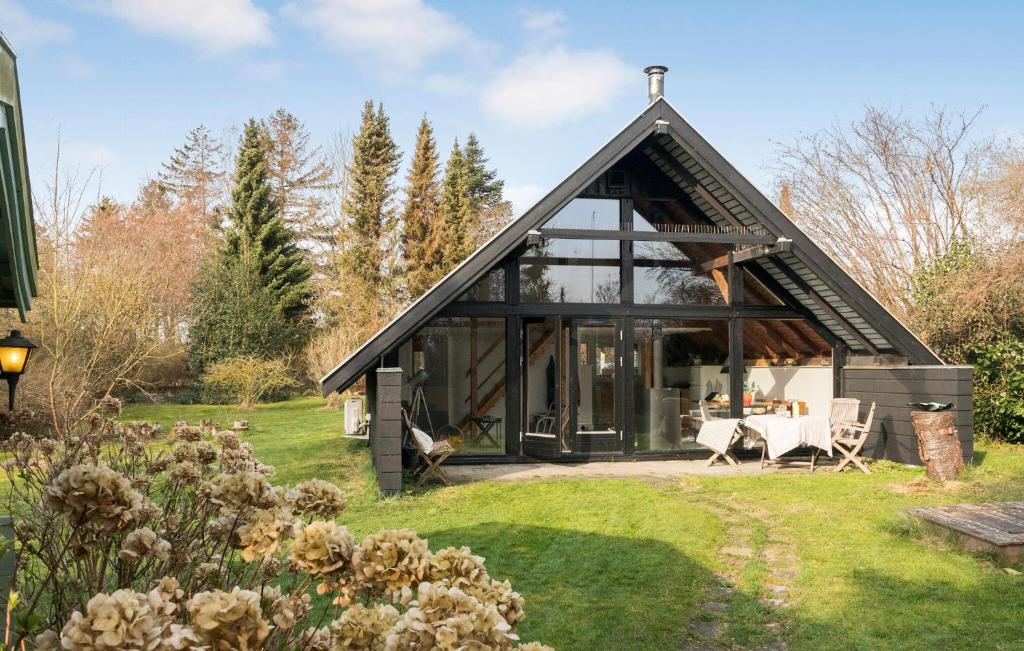 3 Bedroom Cozy Home In Mern
