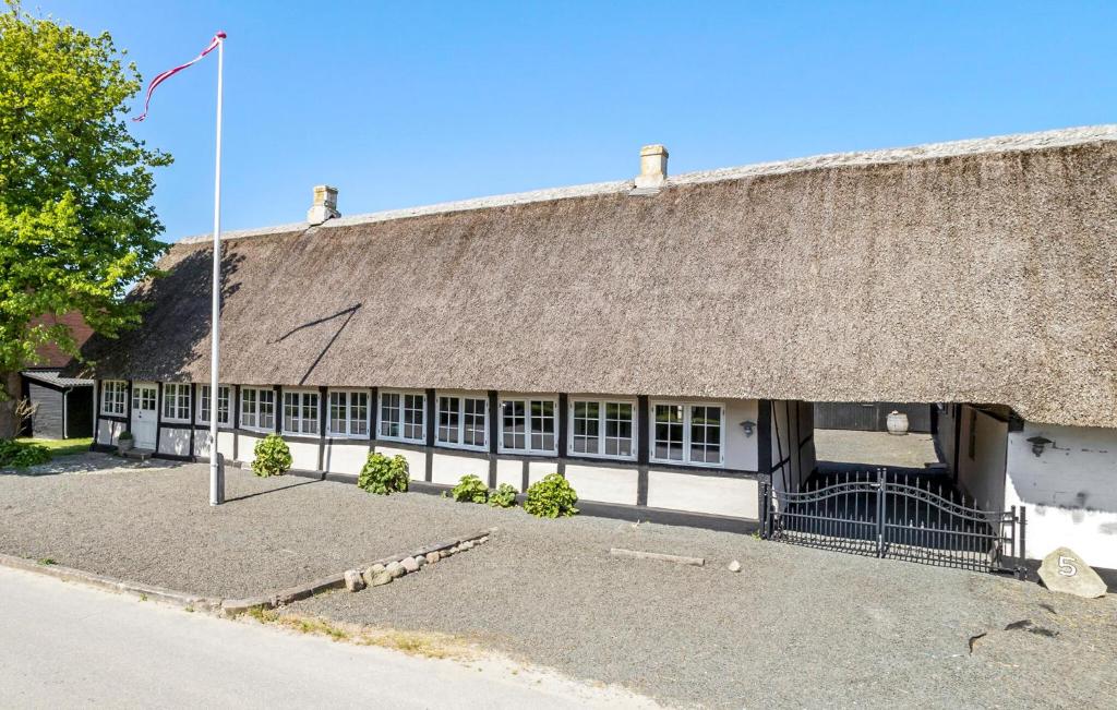 4 Bedroom Cozy Home In Samsø