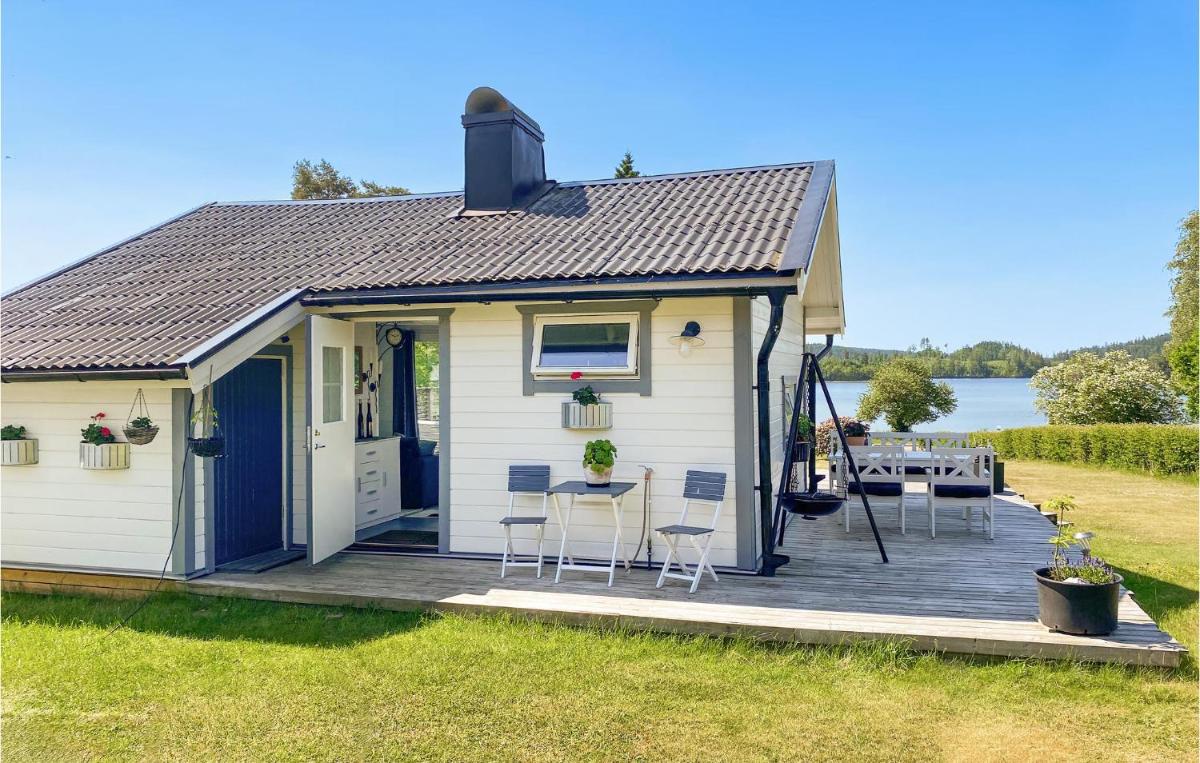 Cozy Home In Sexdrega With Lake View