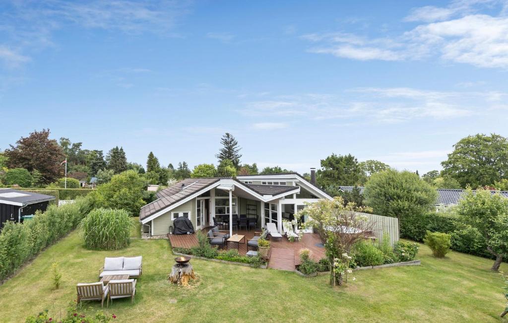 Lovely Home In Dronningmølle With Wifi