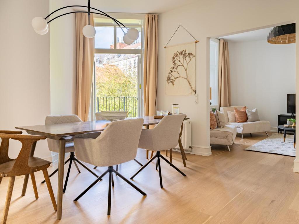 Sanders Shield - 3 bedroom apartment with balcony