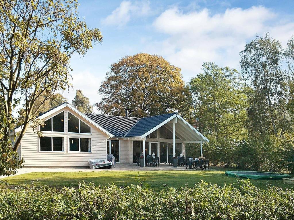 16 person holiday home in Dronningmølle