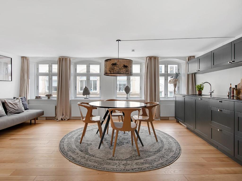 Sanders Regent - Endearing One-Bedroom Apartment Near Central Square