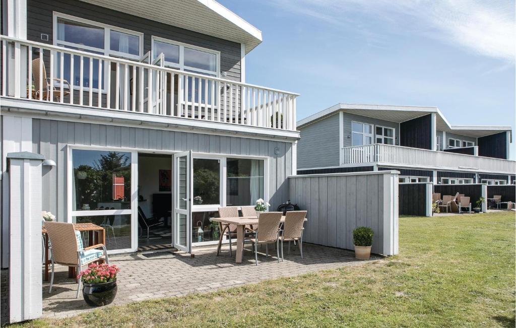 Four-Bedroom Holiday Home In Lokken