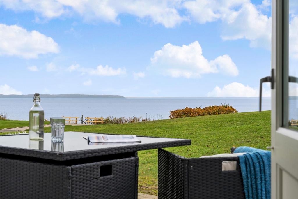 Oceanfront Apartment 12C 2 Bedrooms Free Parking