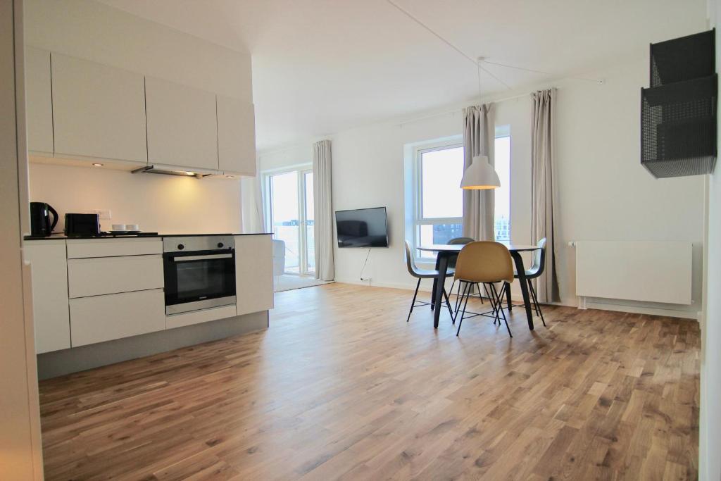 Stunning 2-bed w balconies and fantastic views