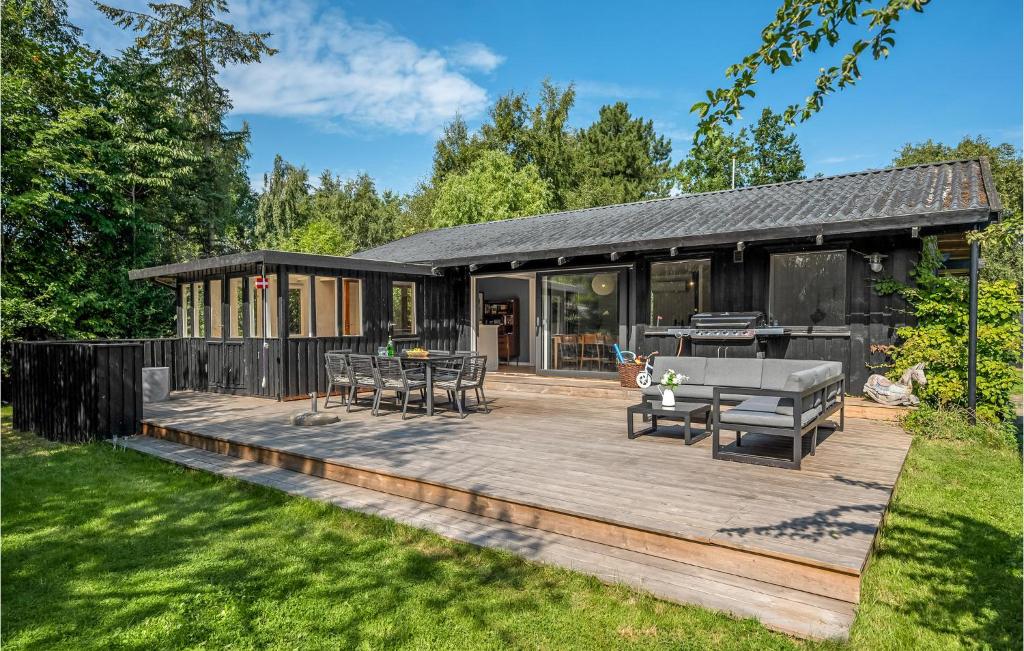 Cozy Home In Gilleleje With Wifi