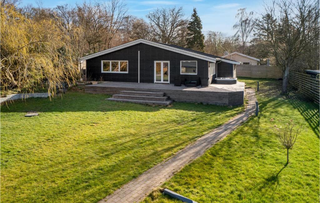 Gorgeous Home In Ølsted With Jacuzzi