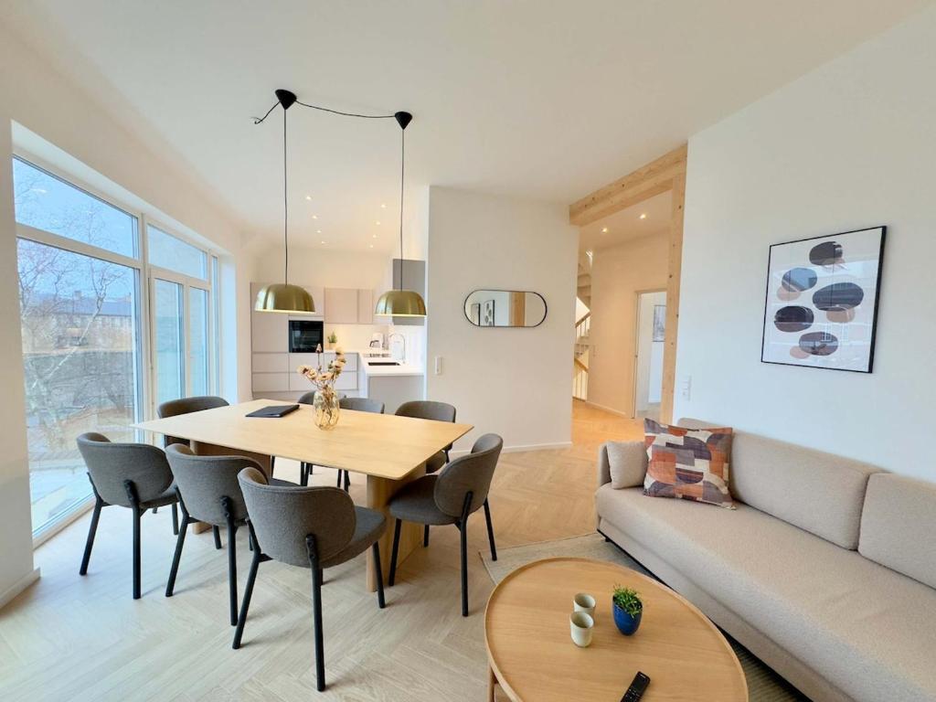 Stunning Premium Flat with Private Rooftop