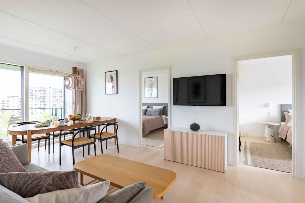 Stylish 3BR Flat w Two Balconies