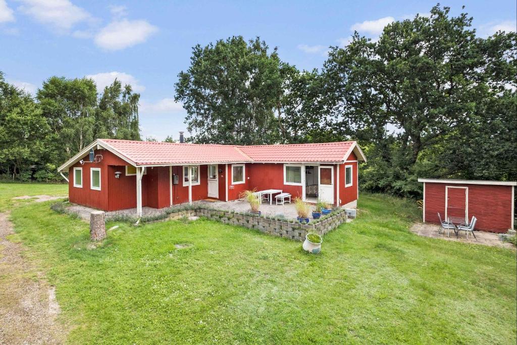 Swedish Inspired W, Lovely Forrest As Neighbor