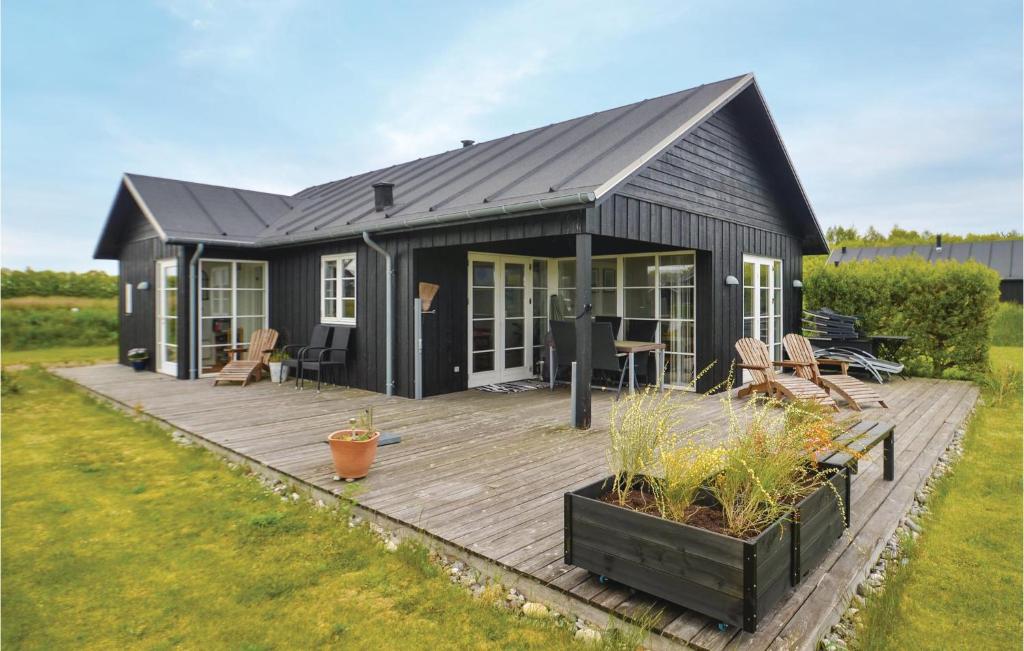 Three-Bedroom Holiday Home In Nysted
