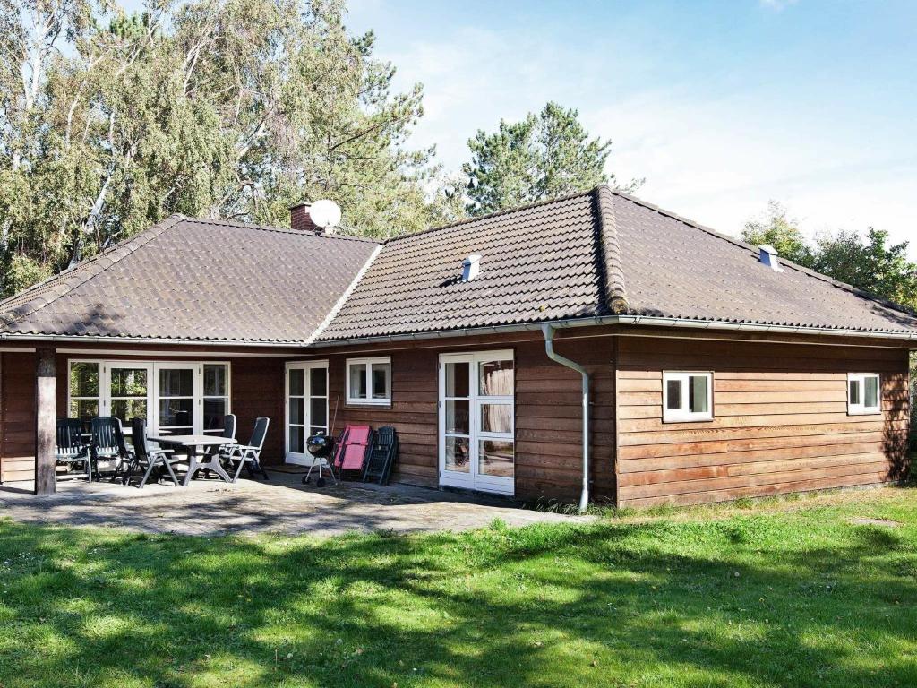 8 person holiday home in Store Fuglede