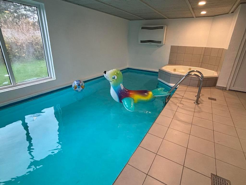 Wonderful, Large Pool Holiday Home, Close To Marielyst Beach,